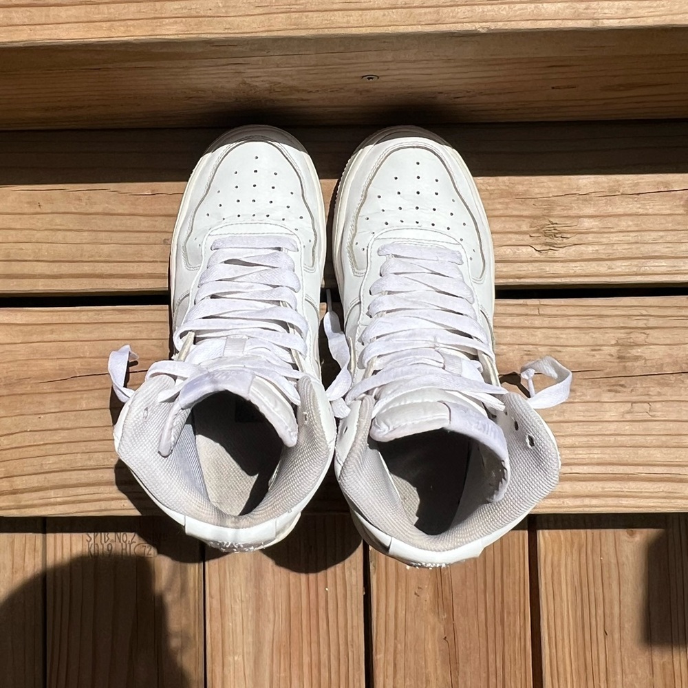 Nike Air Force One white leather high tops - Picture 7 of 9